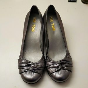 Me Too Woman's Size 8M Heeled Slip On Shoe